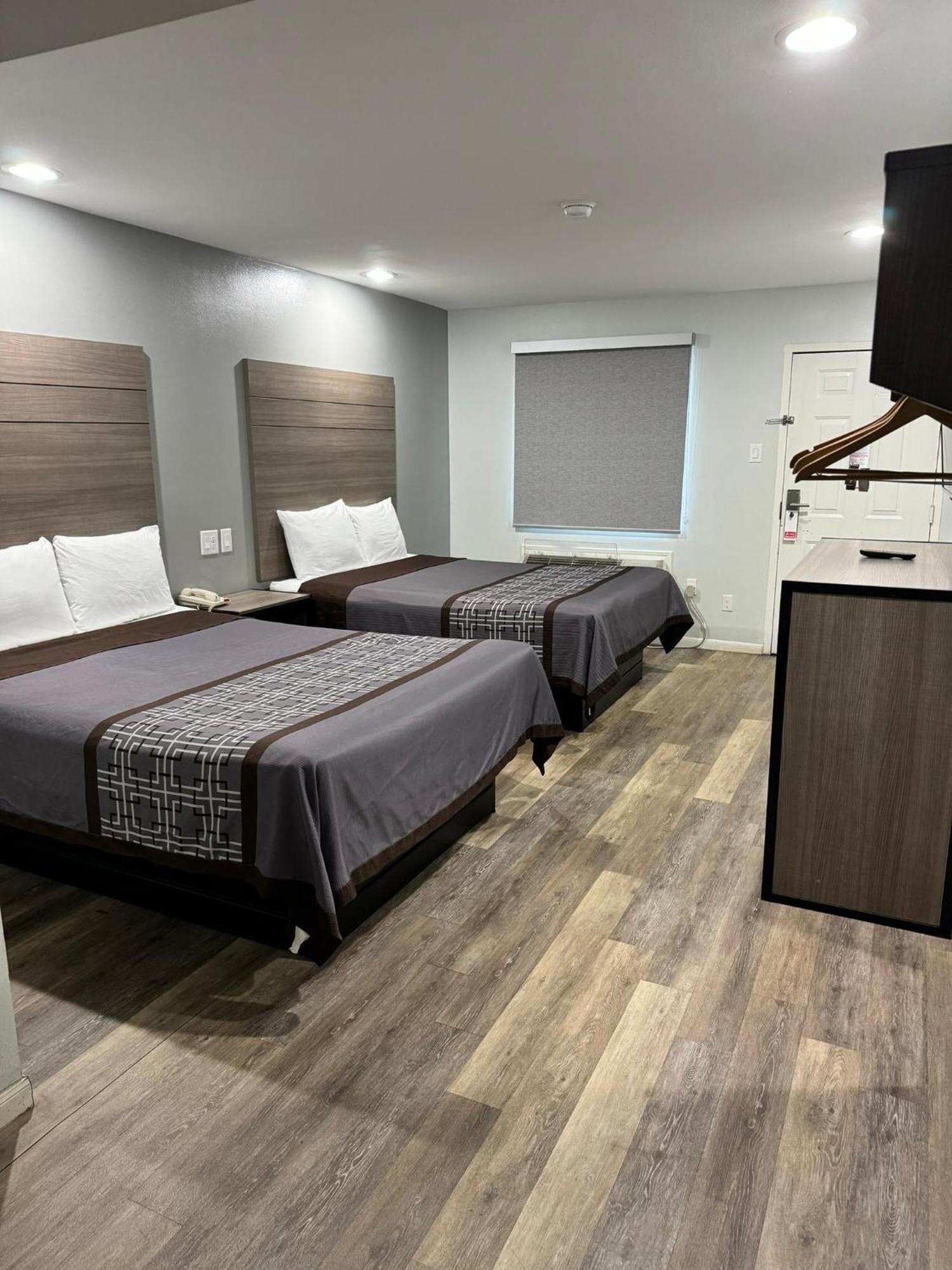 Continental Inn&suites Motel
