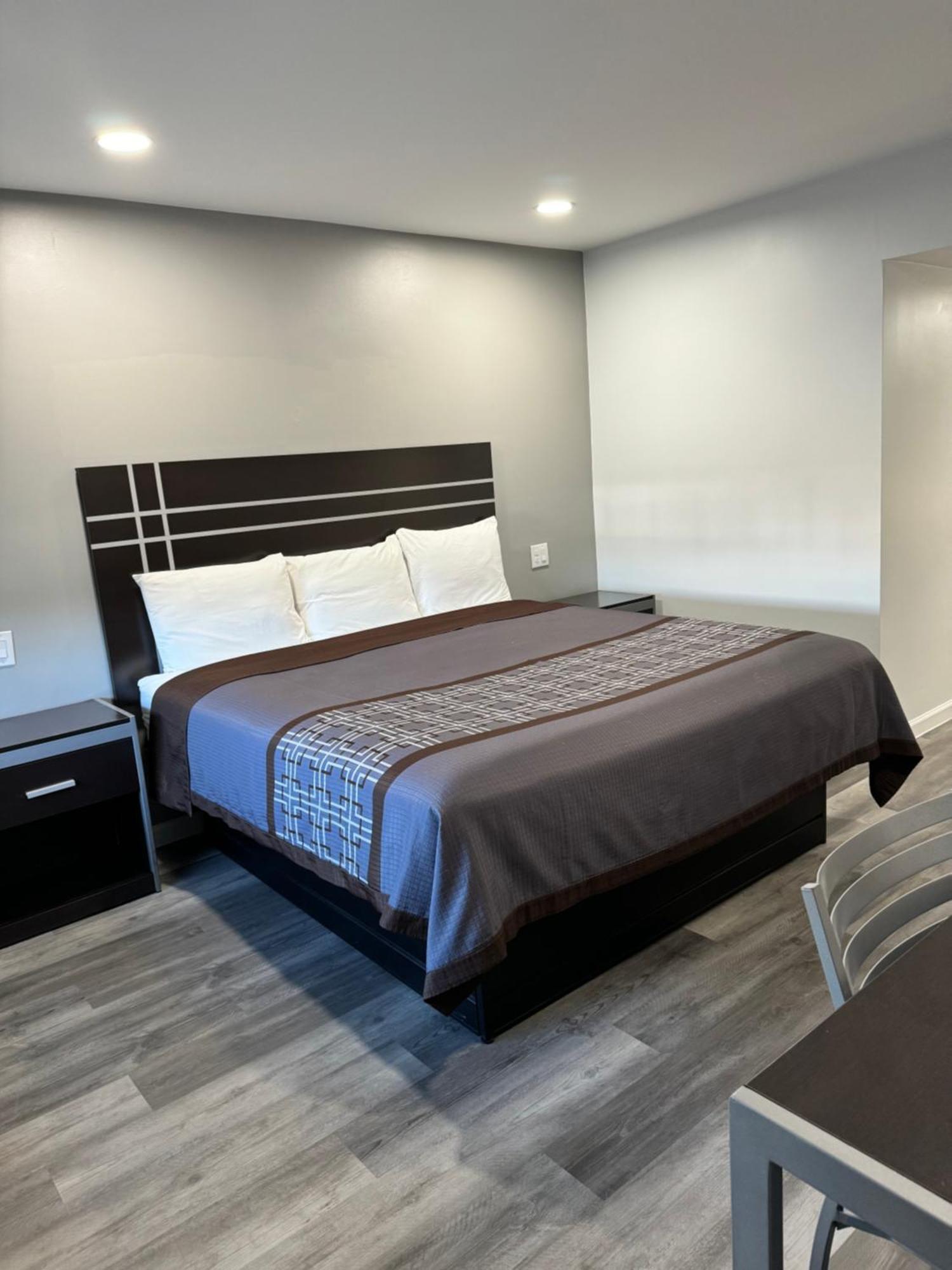 Continental Inn&suites 2*