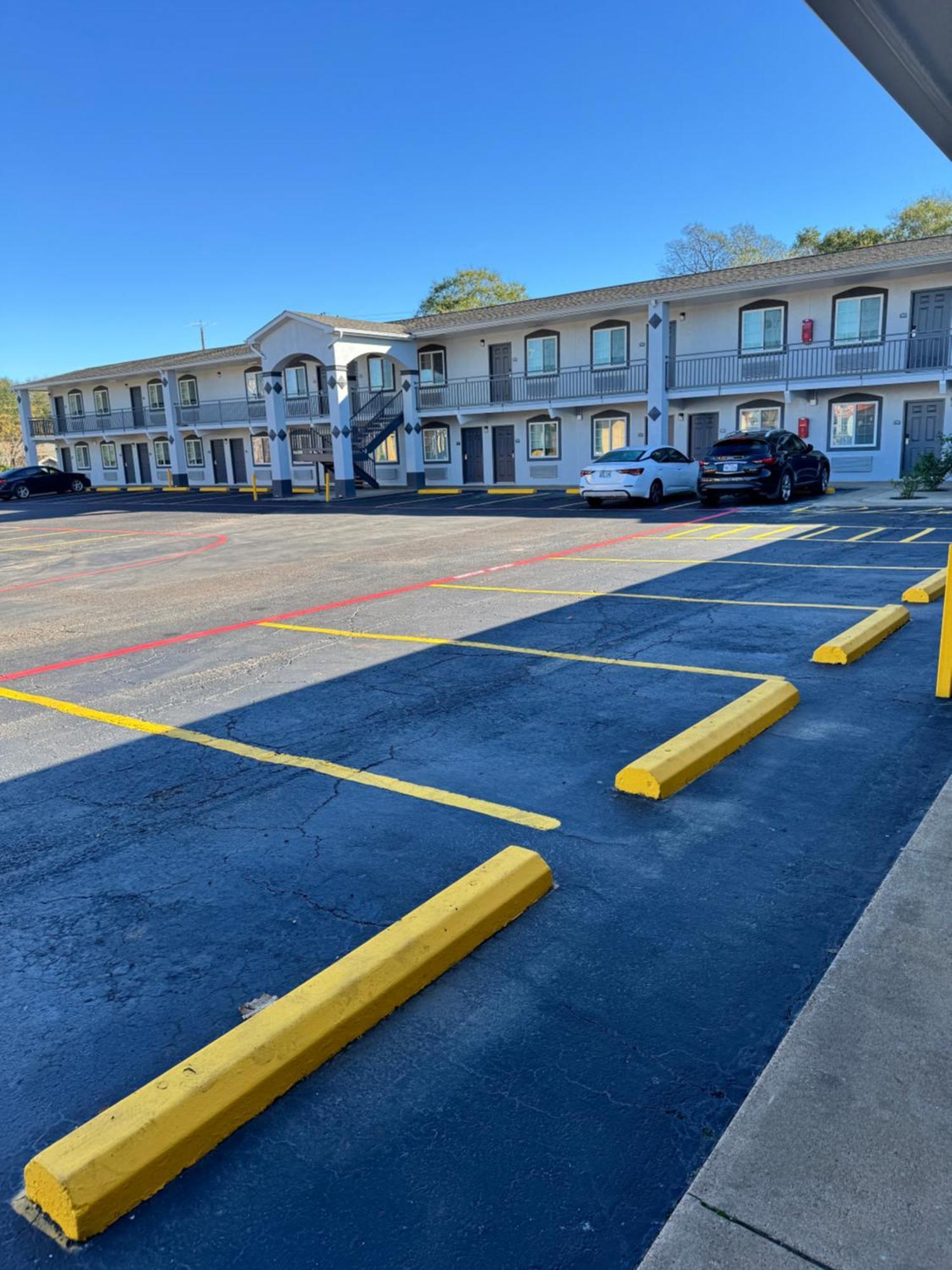 Continental Inn&suites Motel