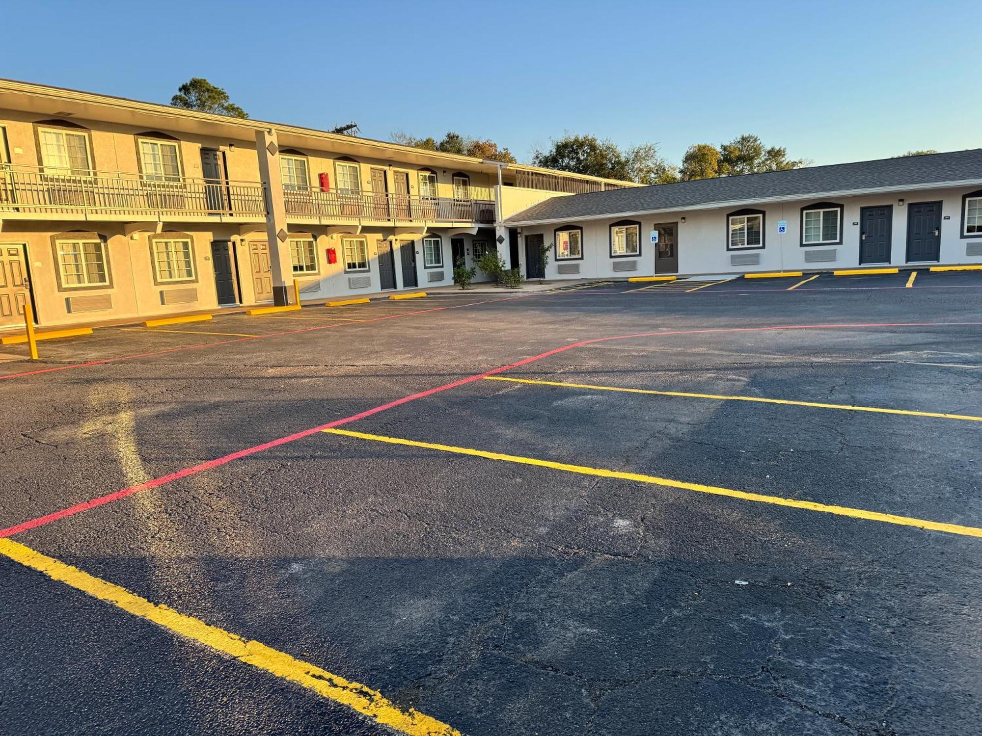 Continental Inn&suites Motel 2*