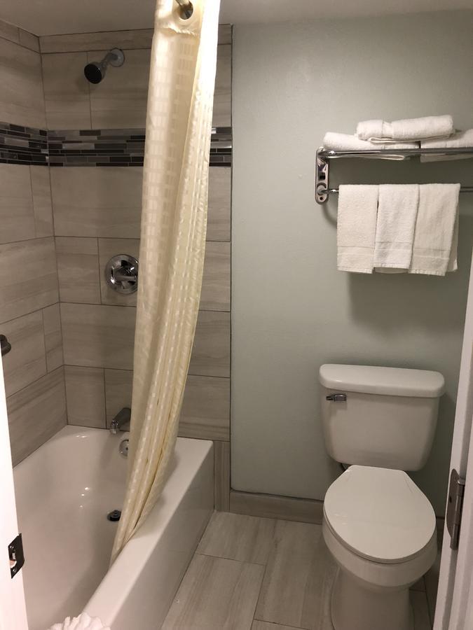 Continental Inn&suites Motel 2*